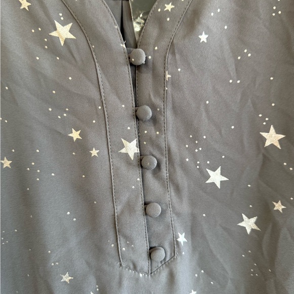 NWT Torrid Grey Silver Star Top 1X - Picture 3 of 9